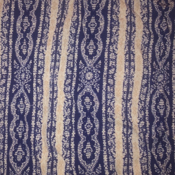 LUSH NORDSTROM CUT OUT SHOULDER LIGHTWEIGHT TOP - Picture 2 of 3